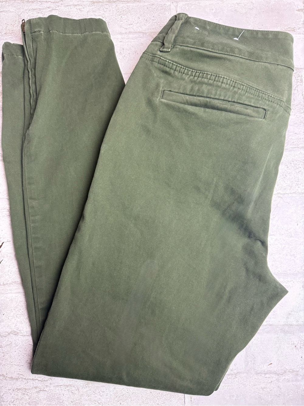 Loft Outlet Modern Skinny Ankle Green Sueded Pants EUC 8 😍